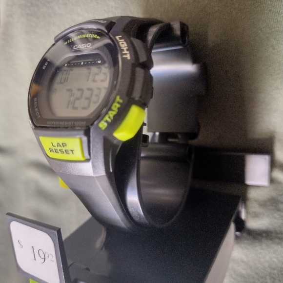 ✨🆕✨Casio Lap Timer Women's Watch - Picture 3 of 5